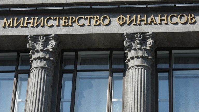 Минфин, Банк России и Росимущество ведут переговоры по оферте миноритариям ЮГК