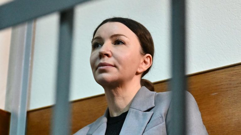 Арбитраж арестовал недвижимость, которую Блиновская передала родственникам