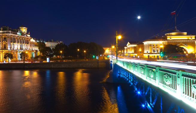 На торговых улицах Петербурга зафиксирован небольшой рост вакантности