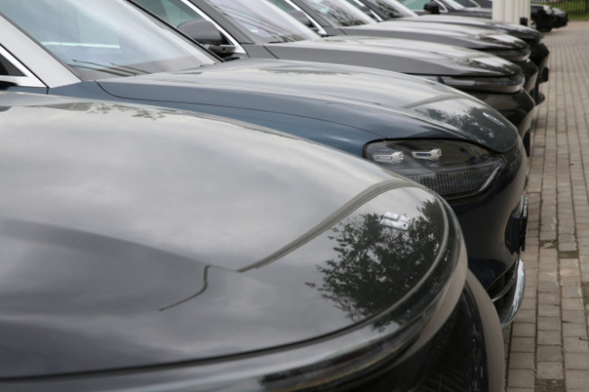 Импорт автомобилей в РФ за 9 месяцев сократился в три раза