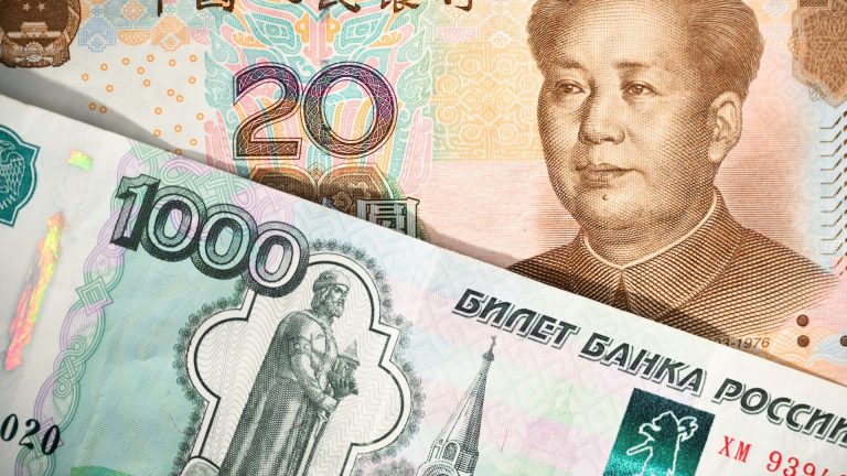 Курс юаня в начале торгов на Московской бирже растет до 11,39 рубля