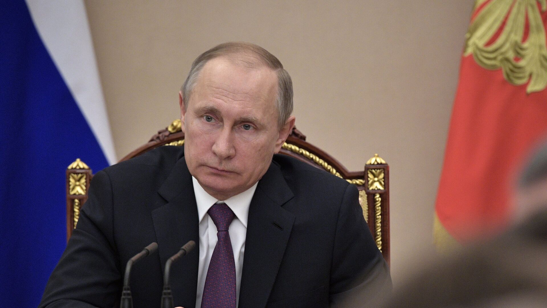 Путин поручил создать на Дальнем Востоке финансовый центр на базе Восточной биржи