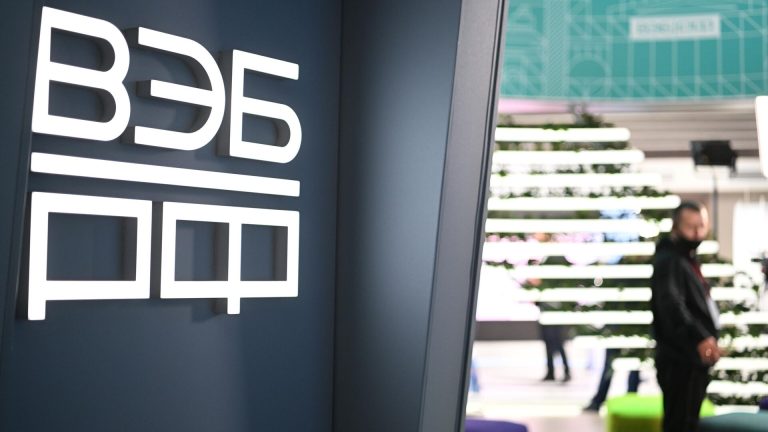 Довлатов: ВЭБ вложит 5,3 трлн рублей в проекты с китайским фактором