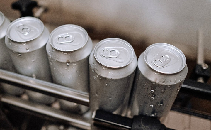 В Свердловской области введут запрет на продажу энергетиков у социальных объектов