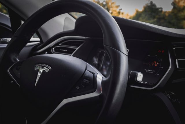 Tesla откажется от китайских деталях в своих электромобилях