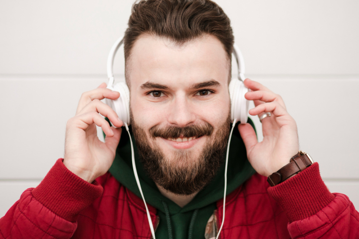 В России растет интерес к проводным наушникам