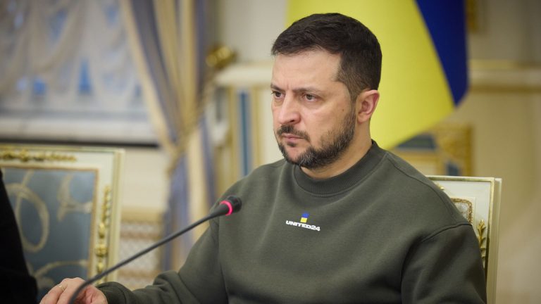 Зеленский повысил налоги для банков с 25 до 50 процентов