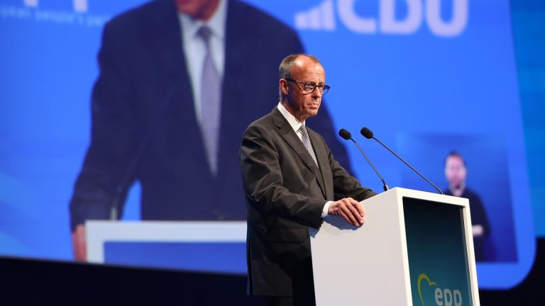 Мерц заявил о намерении ЕС финансировать ВСУ за счет России ради мира на Украине