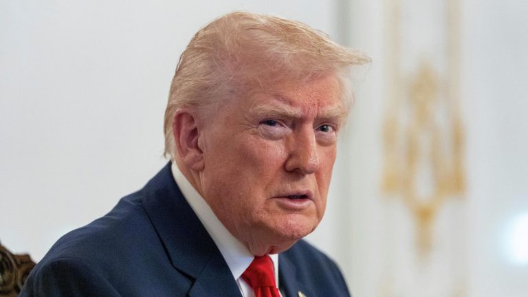 Трамп потребовал от Минюста опозорить демократов материалами дела Эпштейна