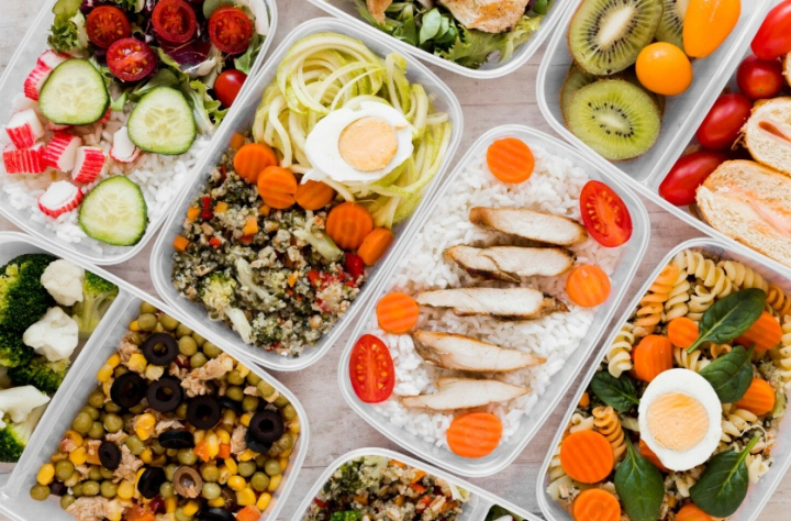 X5 назвала часы повышенного спроса на заказ готовой еды