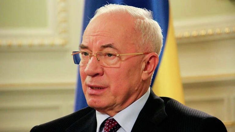 Экс-премьер Украины Азаров возмутился количеством украденной финансовой помощи Киеву