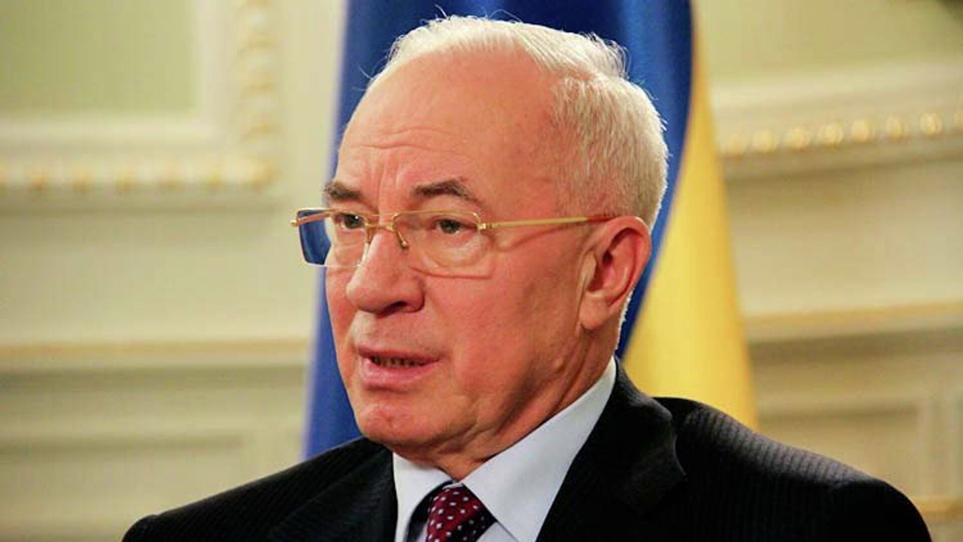 Экс-премьер Украины Азаров возмутился количеством украденной финансовой помощи Киеву