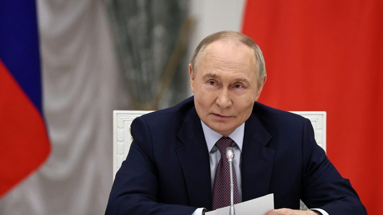 Путин: российские строители готовы помочь с восстановлением Сирии