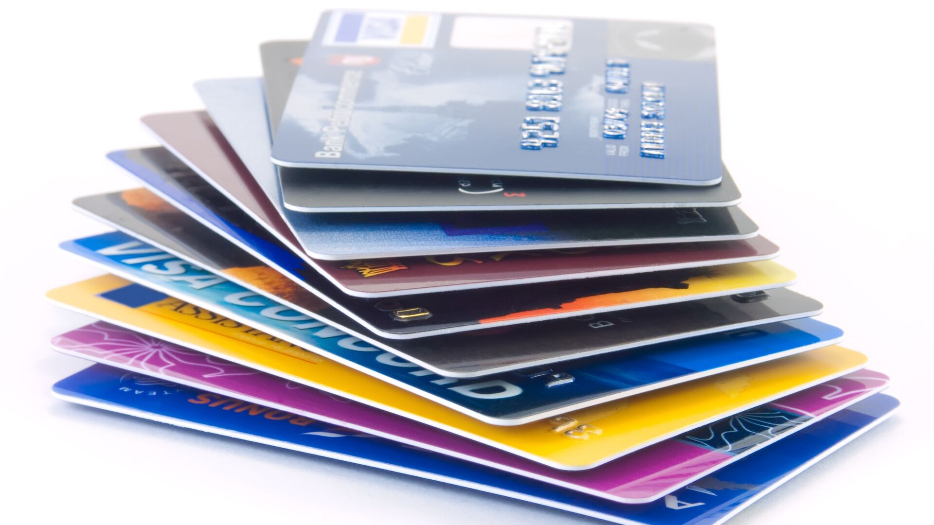 ЦБ готов рассмотреть увеличение лимита по числу карт в одном банке до 10