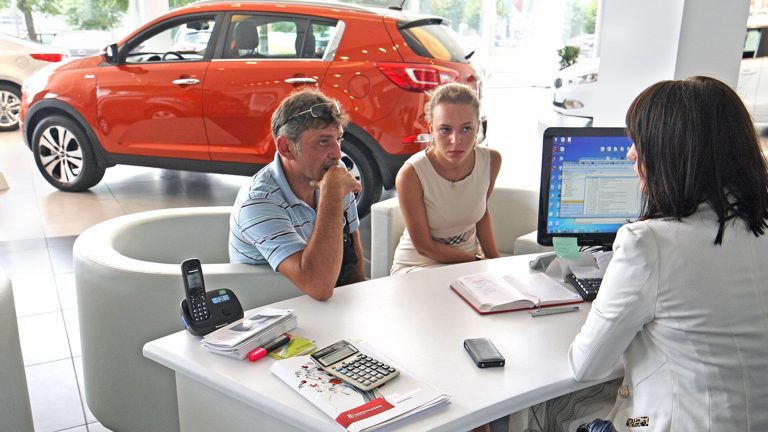 Колбасина: переплата при покупке авто за потребкредит может достичь 950 тыс руб