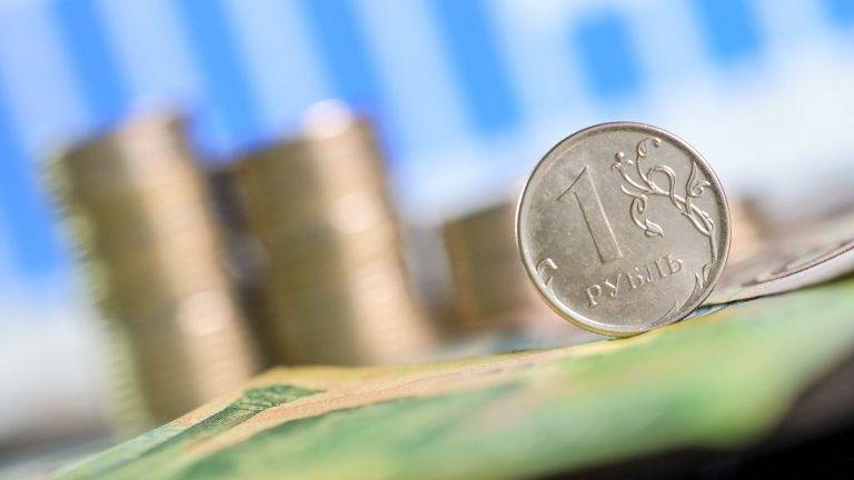 Клепач: серьезного ослабления курса рубля в этом году не будет