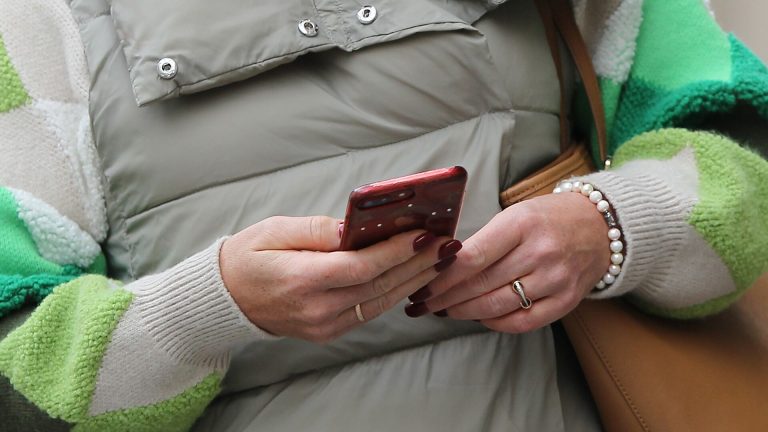 РИА Новости: мошенники могут звонить россиянам с коротких номеров якобы от имени банков