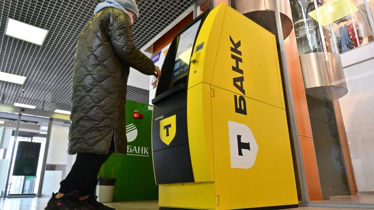 Т-Банк работает над устранением сбоя в мобильном приложении