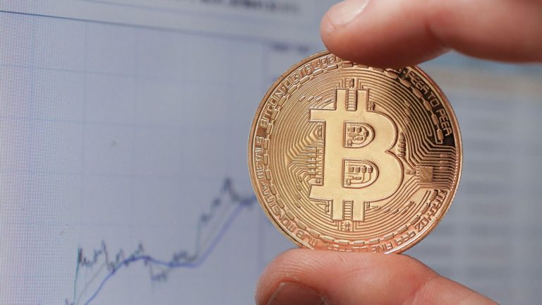 ЦБ: первые операции с криптовалютами в России могут появиться до конца года