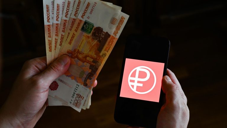 Проценко: в начале весны рубль может укрепиться до 72 за доллар