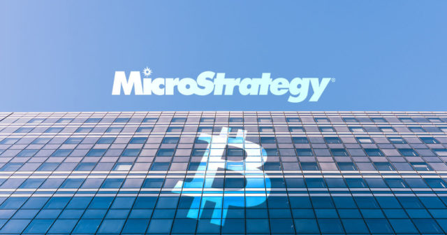 Как падение биткоина угрожает MicroStrategy