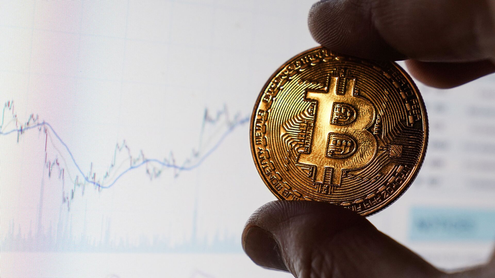 Биткоин дешевеет почти на 5% после ударов по иранскому месторождению «Южный Парс»