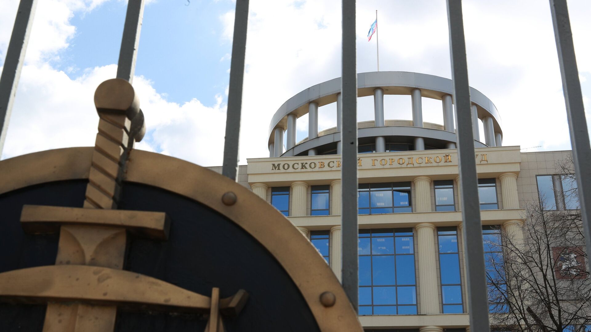 ЮГК сообщила об аресте 32 млрд рублей на ее счетах в рамках исполнения решения Мосгорсуда