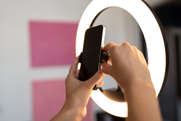 Каждый третий россиянин покупал товары по рекомендациям блогеров – исследование