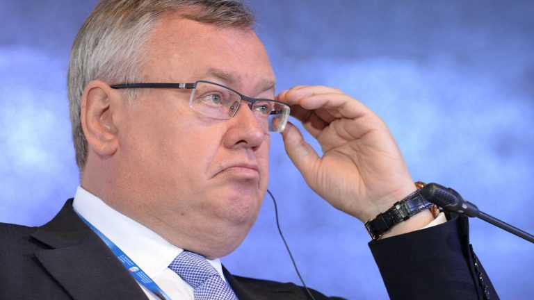 Глава ВТБ Костин: ключевая ставка в 8-9% в РФ в 2027 году реальна
