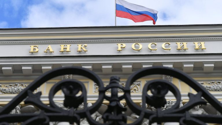 Песков напомнил, что Путин не раз говорил, что доверяет точке зрения ЦБ по ключевой ставке