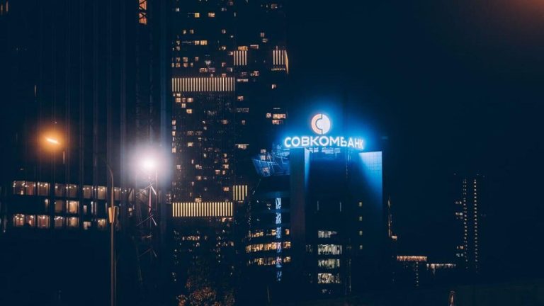 Совкомбанк направил три миллиарда рублей на социальные инвестиции в 2025 году