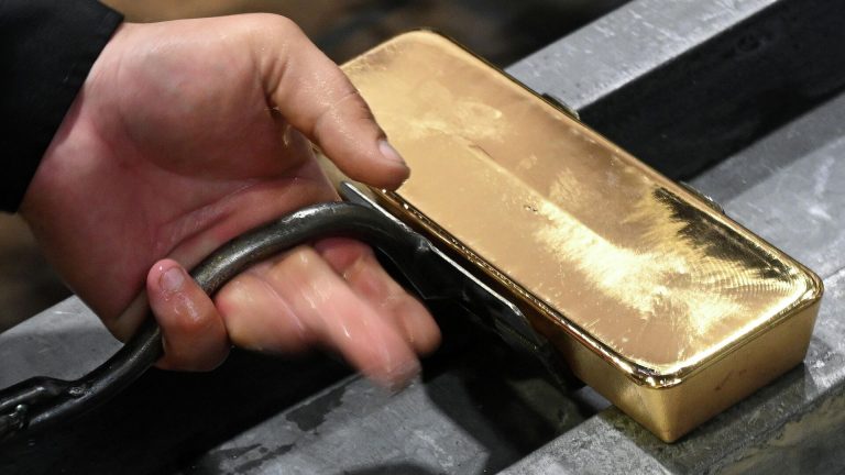 Минфин предложил упростить продажу золотых слитков с 1 марта 2027 года