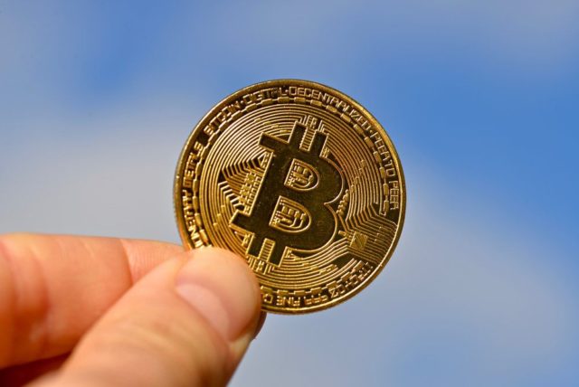Биткоин на пороге прорыва: одна свеча до бычьего сигнала