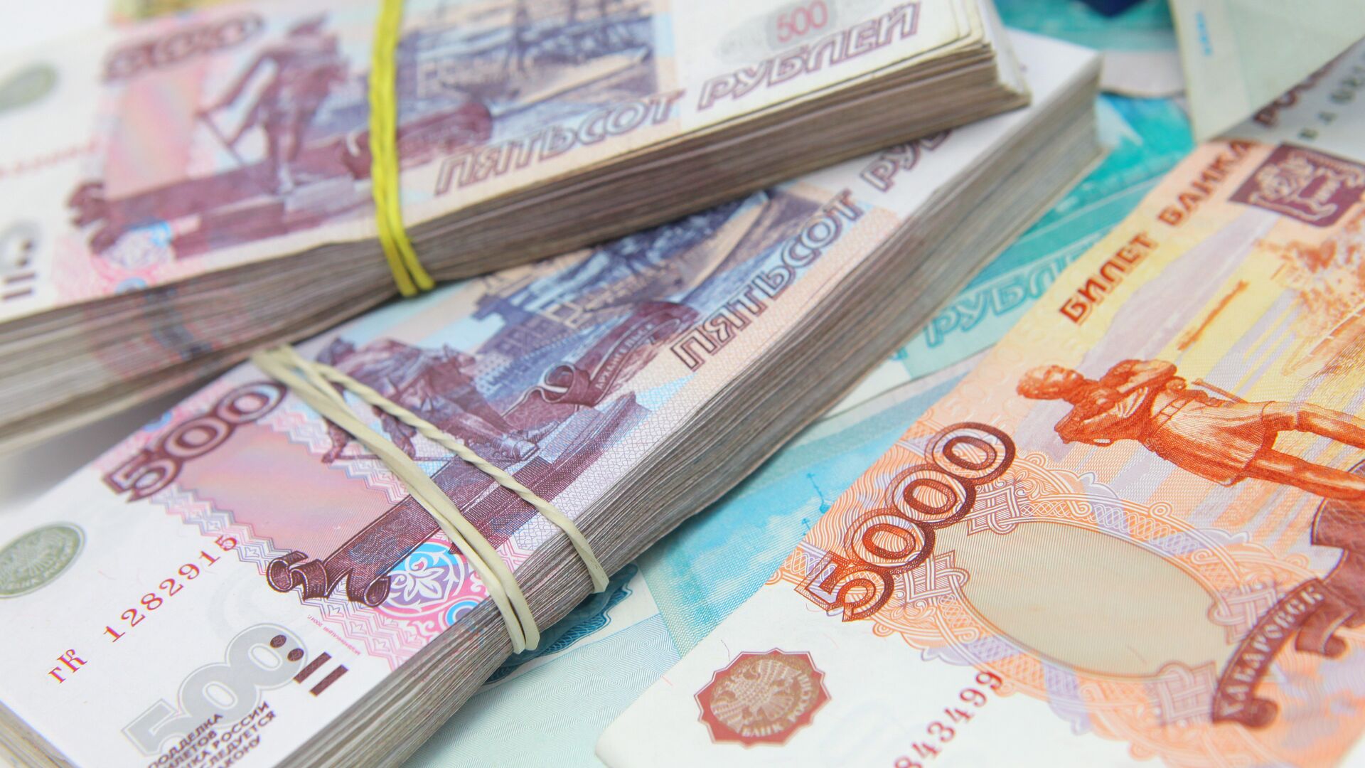 Минфин выплатил купон по евробондам с погашением в 2027 и 2047 годах на 17,3 млрд рублей