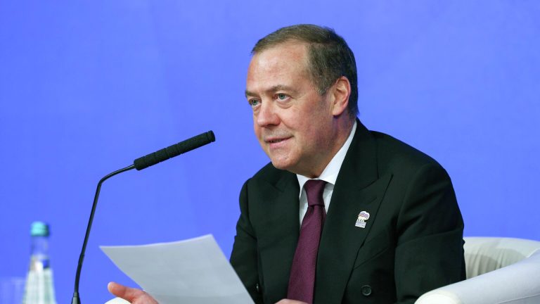 Зампред Совбеза Медведев: Россия заготовила меры по ответному изъятию иностранных активов