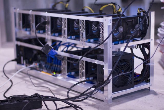 Сложность майнинга биткоина упала на 10% — историческое снижение