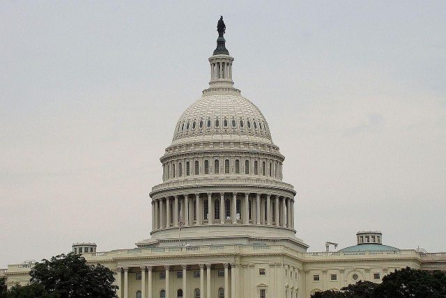 Почему Сенат США запретил ФРС выпускать цифровой доллар до 2030 года