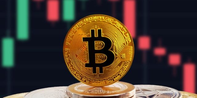 ФРС сохранила ставку, крипторынок упал: биткоин ниже $64 000
