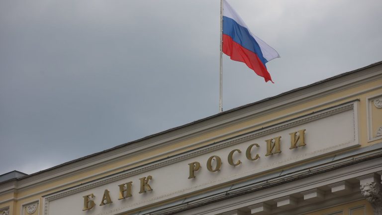 Цены на товары в России выросли впервые за пять месяцев снижения