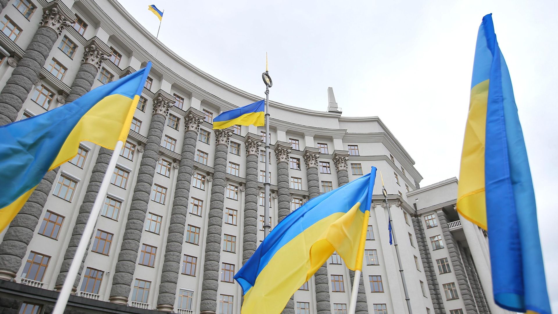 МВФ: Украина до конца пятницы должна выплатить МВФ 171 миллион долларов по долгам