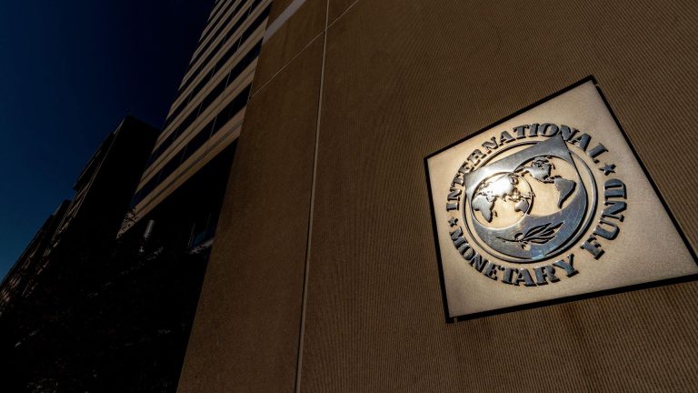 МВФ более чем на месяц задерживает транш в 700 млн долларов для Украины