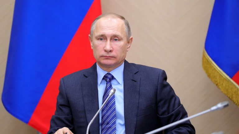 Путин поручил перенести погашение регионами долгов по бюджетным кредитам за пределы 2030 г
