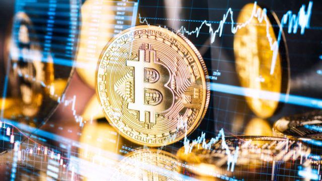 Биткоин выводят с бирж